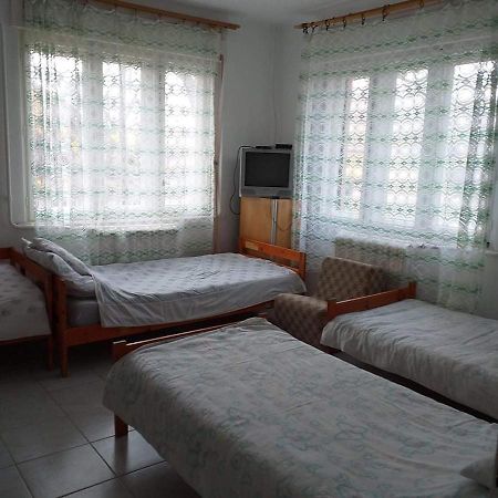 Pihenes A Malomtonal Privat Berlemeny Pension Tapolca Buitenkant foto