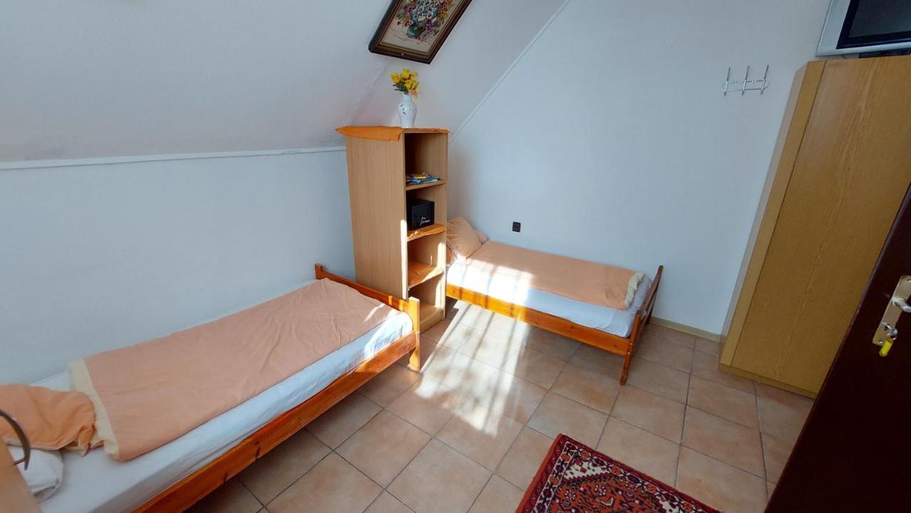Pihenes A Malomtonal Privat Berlemeny Pension Tapolca Buitenkant foto